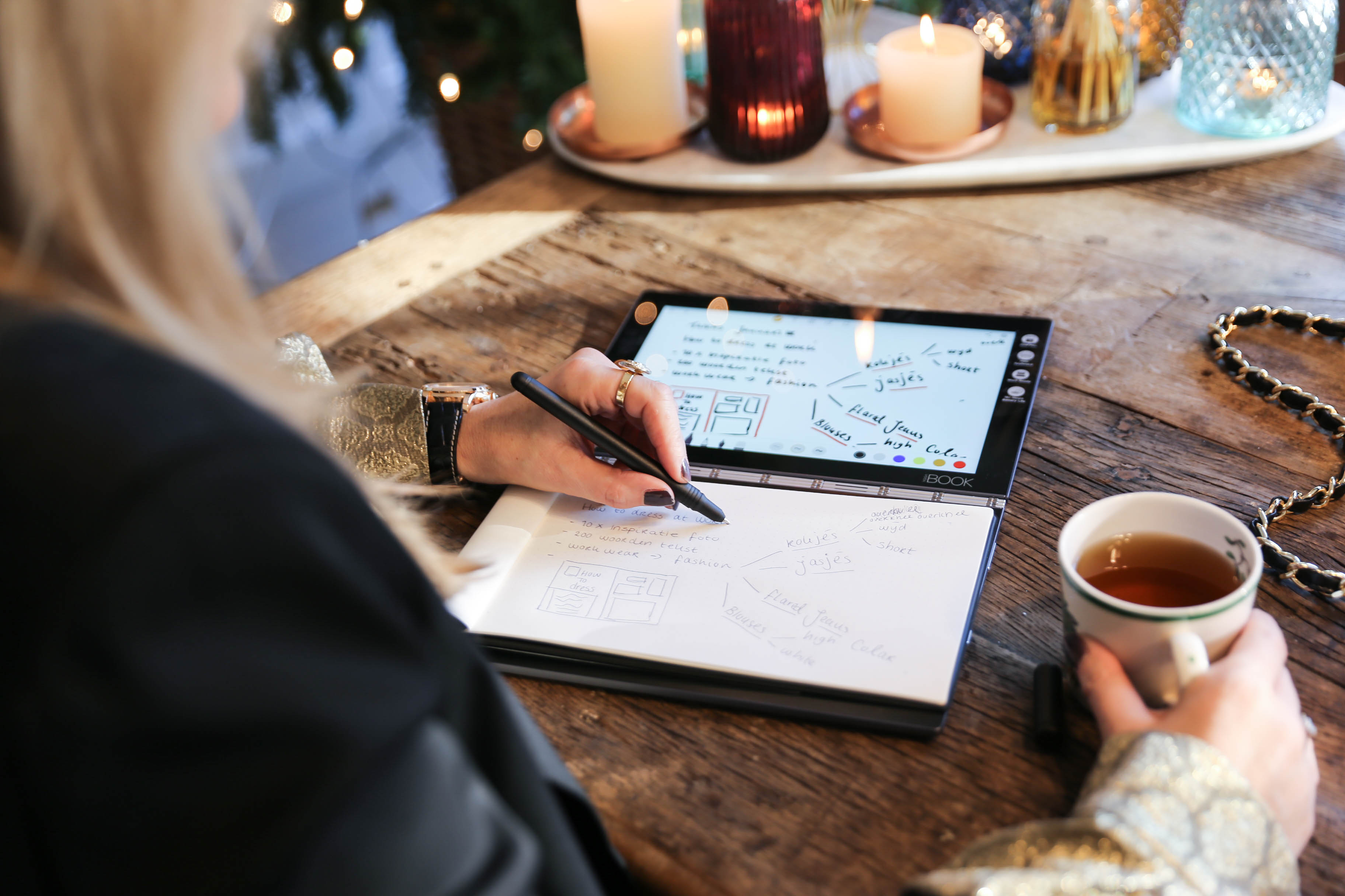 WIN een gouden Lenovo Yoga Book