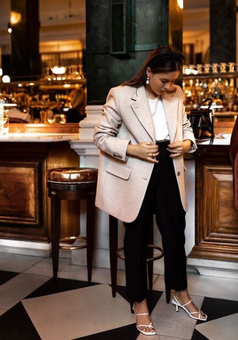 5 basis items die iedere Parisienne in haar kast heeft hangen!