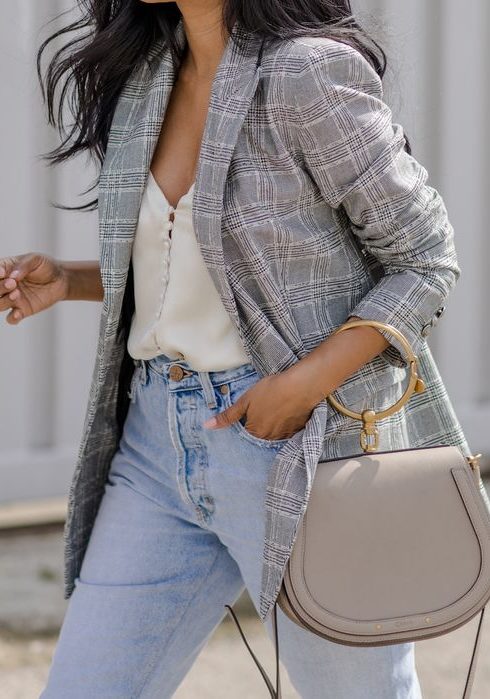 Dit zijn de mooiste tops om te dragen onder een blazer