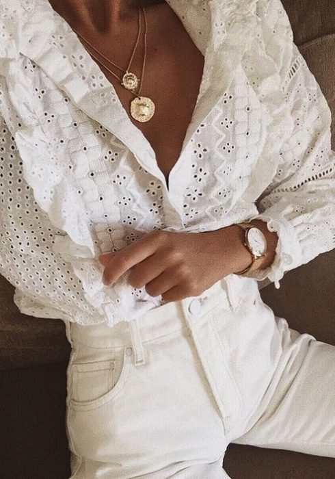 De mooiste witte blouses van Maje, Sandro & Bash met 40% korting!