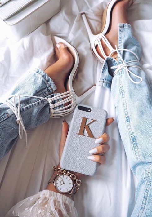 Maak je outfit compleet met een leuk telefoonhoesje