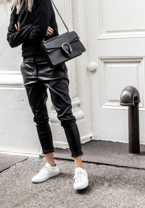 Déze leren broek is súper populair!
