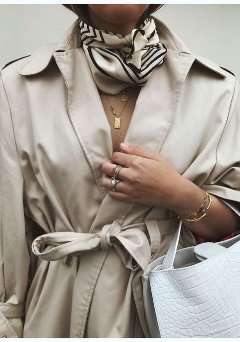 Déze outfitcombinatie zie je momenteel bij iedere it-girl