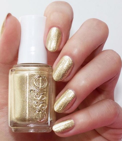 Déze kleur nagellak is een trend tijdens feestdagen!