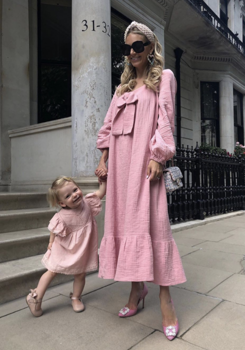 You hate it or love it maar déze kleur is zo populair dat H&M er een hele collectie omheen heeft ontworpen!