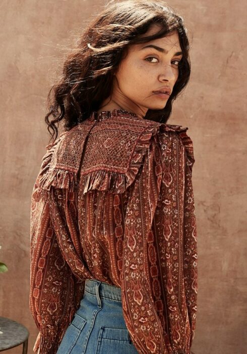 De mooiste floral blouses voor de herfst