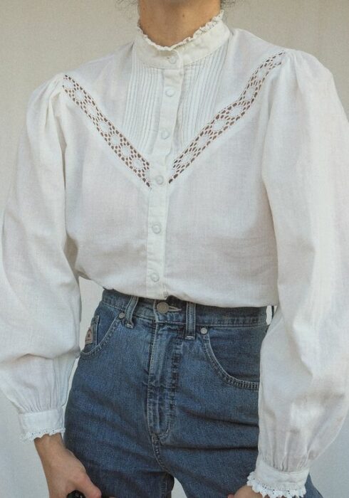 De leukste witte blouses tot 50% korting