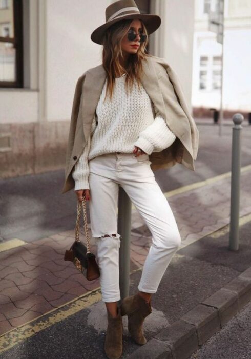 Zó draag je een all beige look